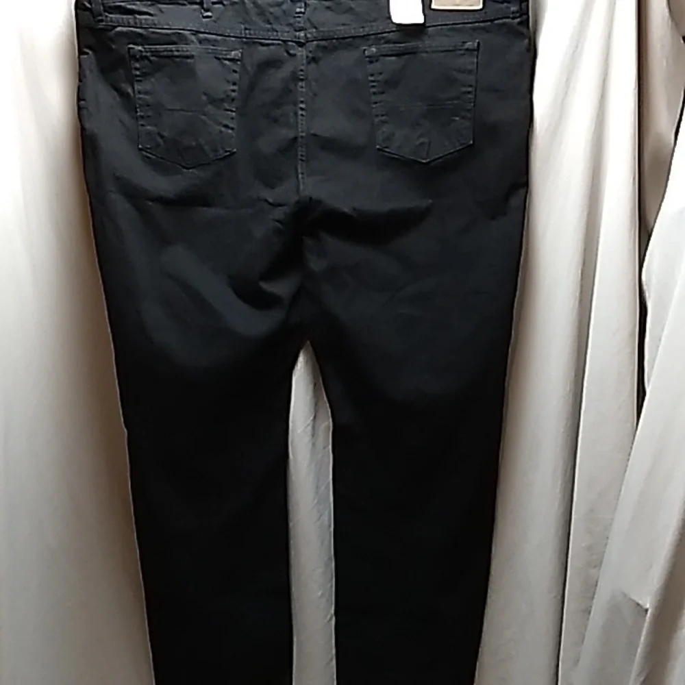 Mens Wrangler Authentics 54 x 32 black jeans